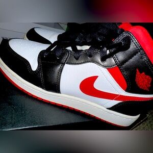 Nike Grade School Air Jordan 1 Mid Black, Red and White size 6Y